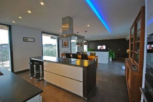 The Art of Minimalism in Modern Kitchens