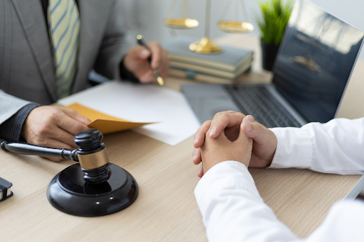 How Businesses Can Use Commercial Law to Reduce Legal Risks
